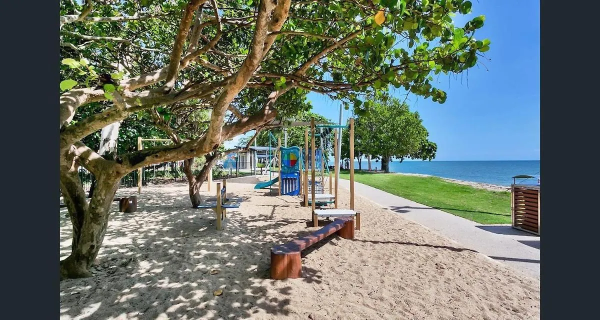 The Beach House Holloways Beach Holiday home