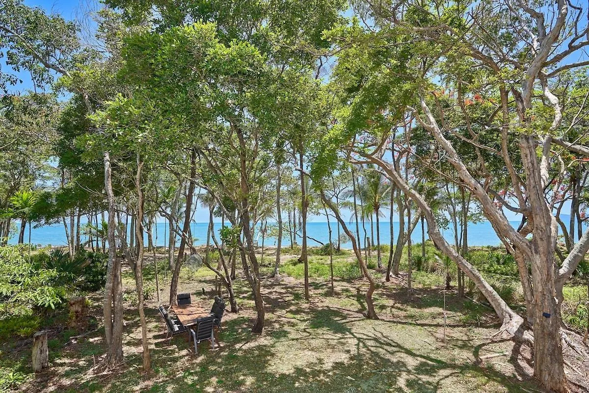 Holiday home The Beach House Holloways Beach Australia