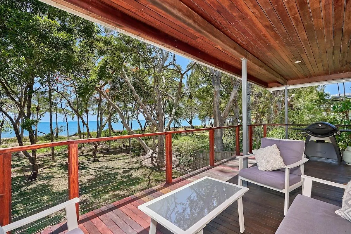 The Beach House Holloways Beach Austrália
